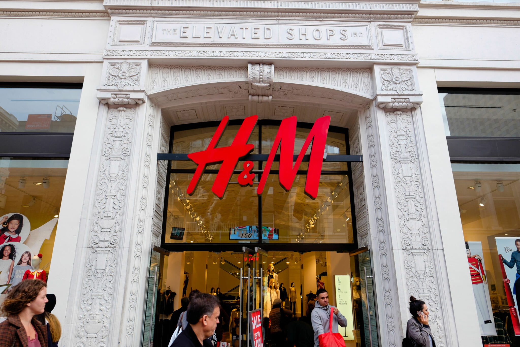 This Just In: H&M Opens Its E-Commerce Doors