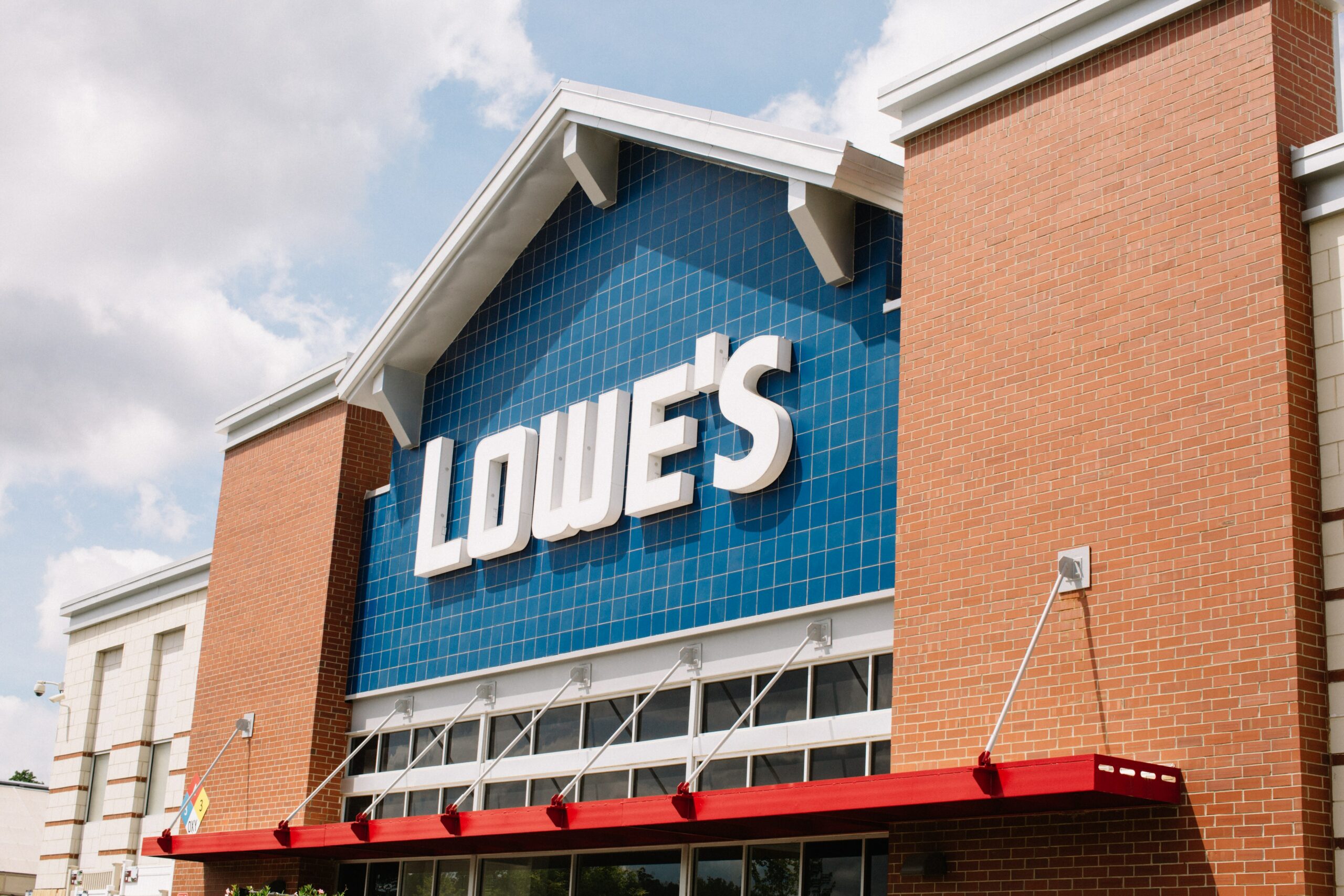 Lowe s Sells Canadian Business to Sycamore Partners for 400 Million Retail TouchPoints