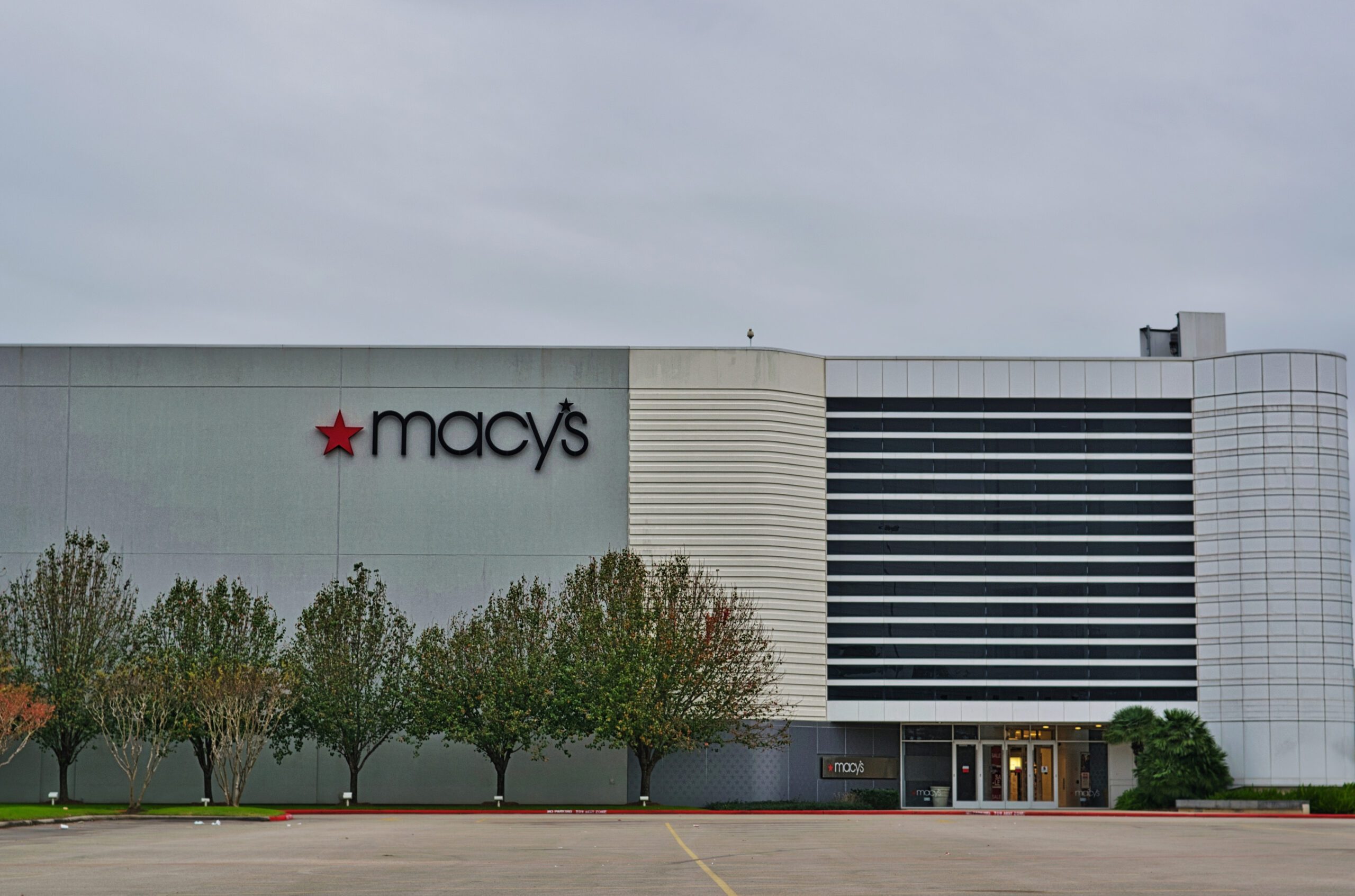 Macy’s Creates MiniDCs in 35 Stores to Optimize Online Fulfillment