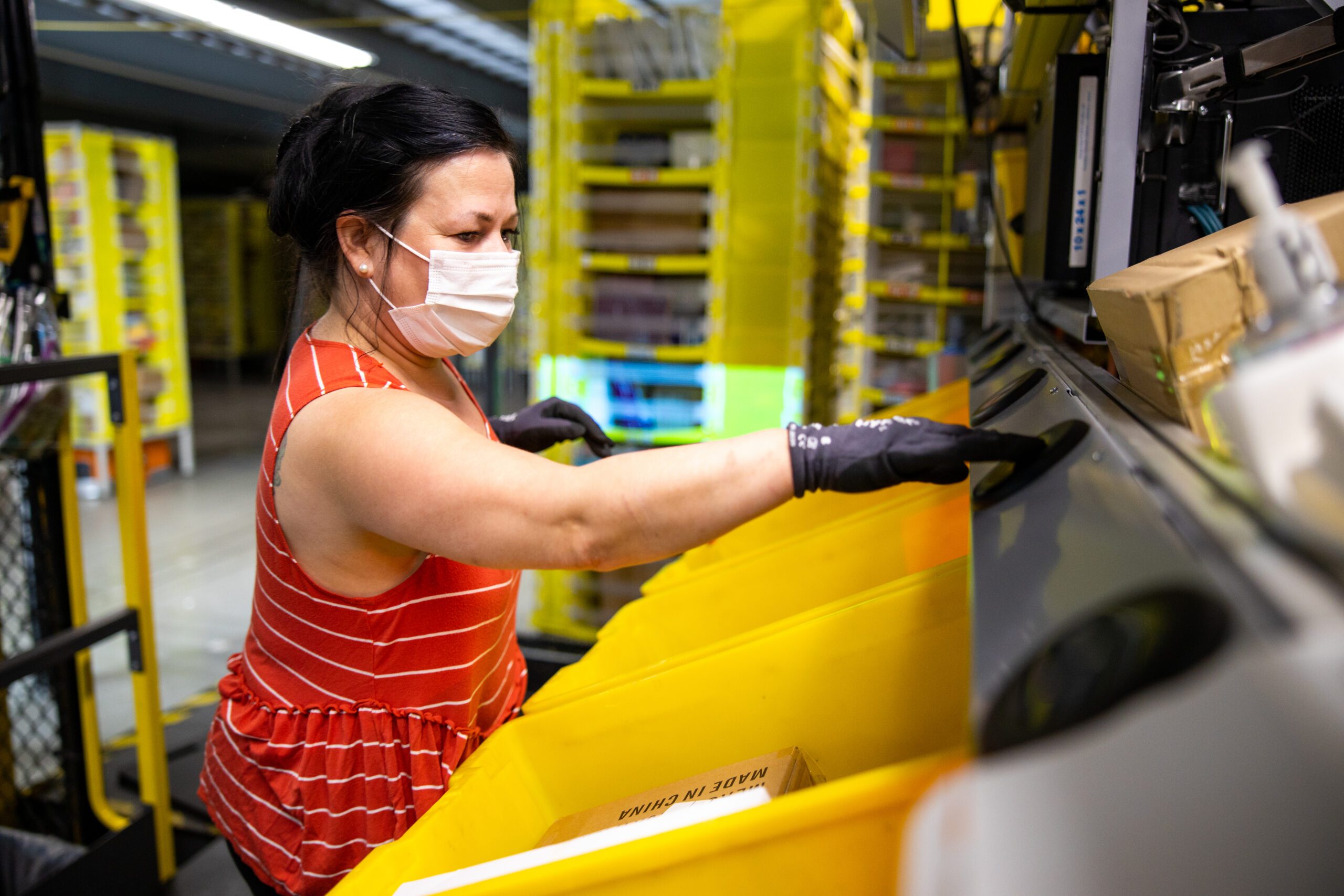 WSJ Amazon Deploys AI to Detect Damaged Goods in Fulfillment Centers