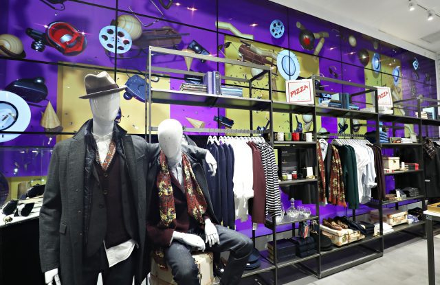 nike store carousel