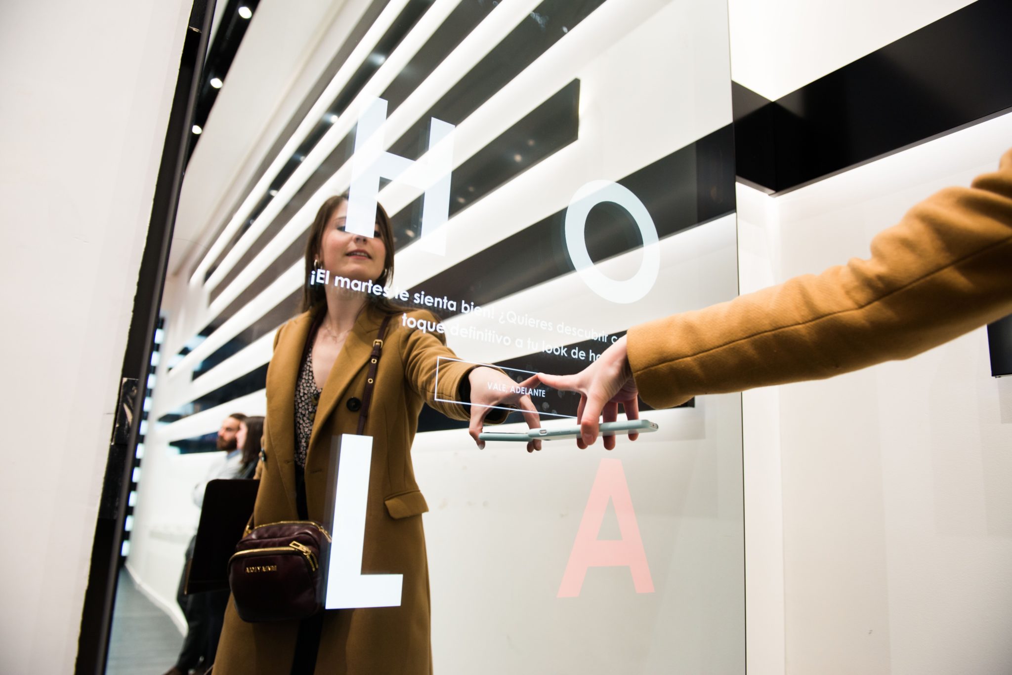 AIPowered Digital Mirror ‘Reads’ Sephora Shoppers’ Look Retail