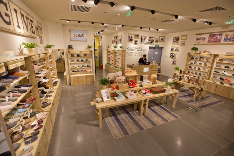 Humanistisch Wardianzaak Systematisch Report: TOMS Shoes Creditors Will Take Over Business From Founder - Retail  TouchPoints