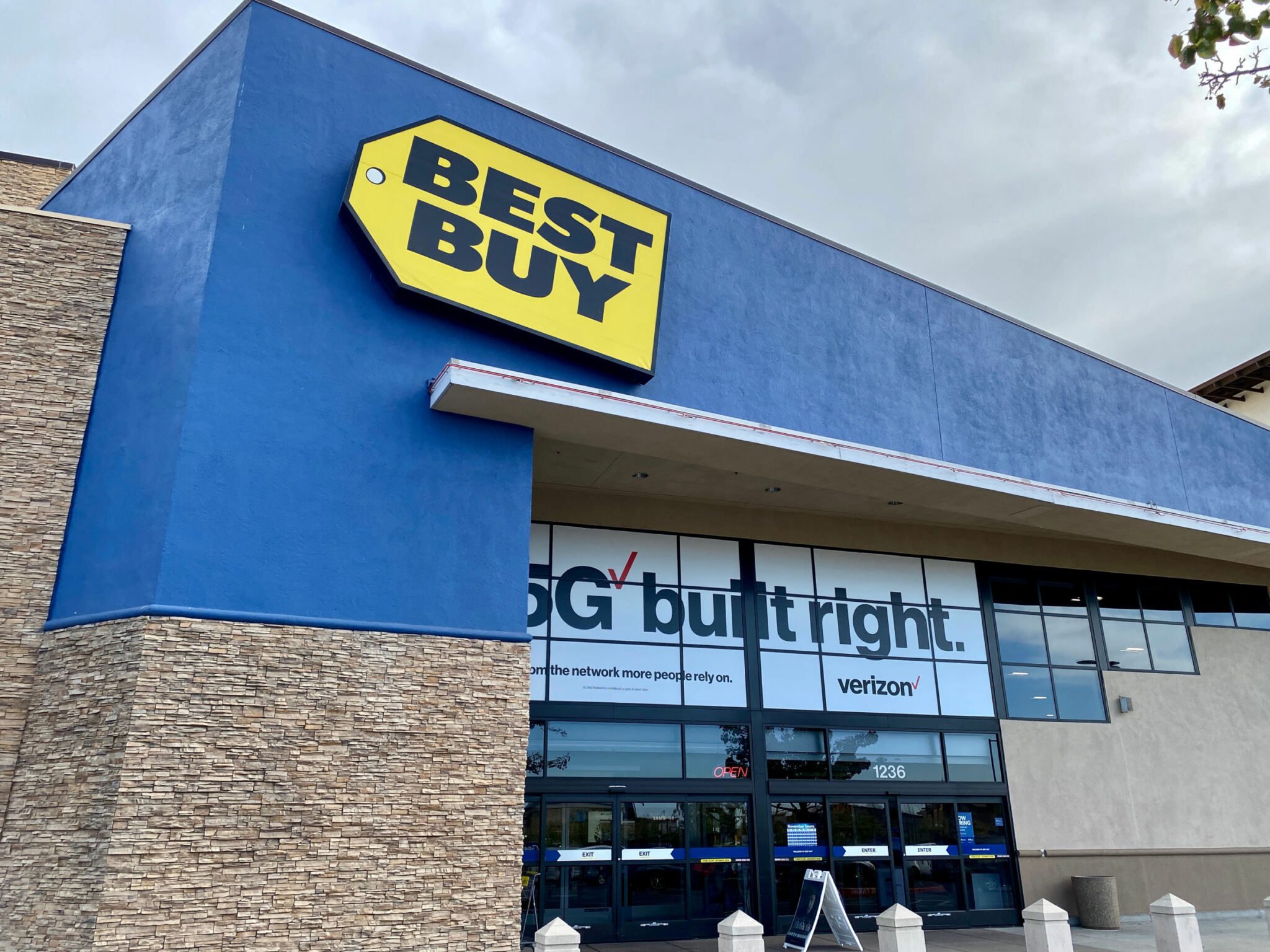 Report: Best Buy To Test Using 250 Stores As Delivery Hubs - Retail ...