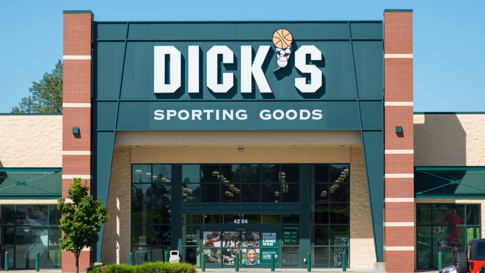 DICK’S Sporting Goods Launches New Outlet And Clearance Banners