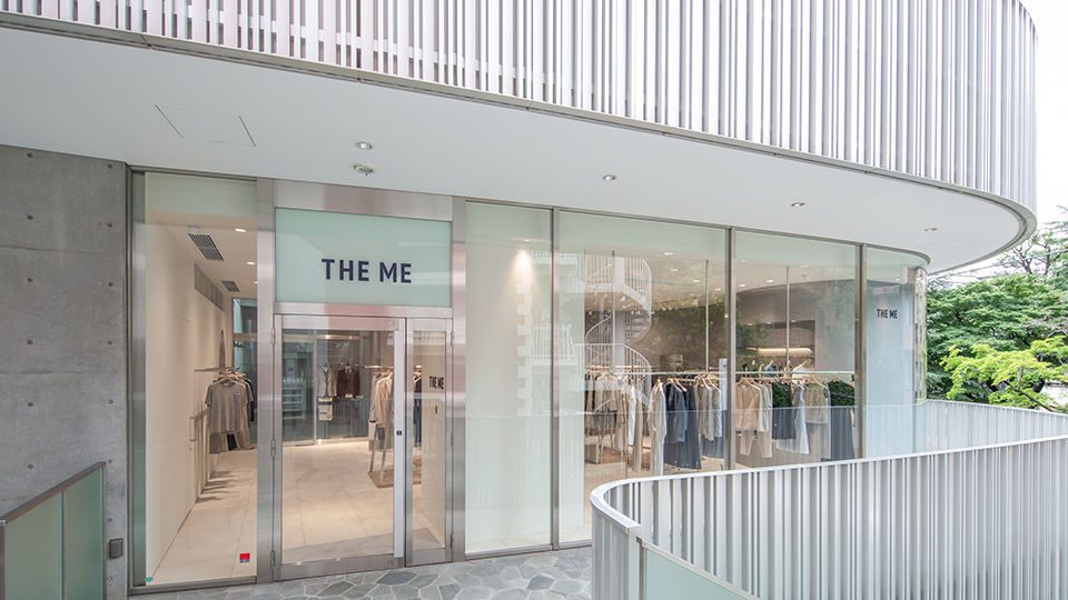 THE ME was born with the aim to solve the inventory issue and to change consumer behavior in the apparel industry and is based on the concept of “matching individual’s needs rather than operating on the premise of mass production.”