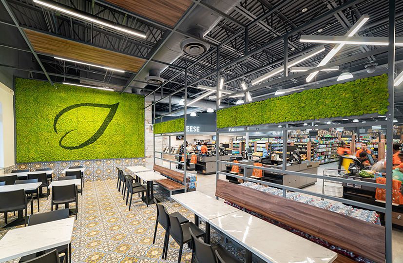 A moss wall with the Hurley’s “leaf” logo is the backdrop to the Dining area, providing a proprietary and intimate space.