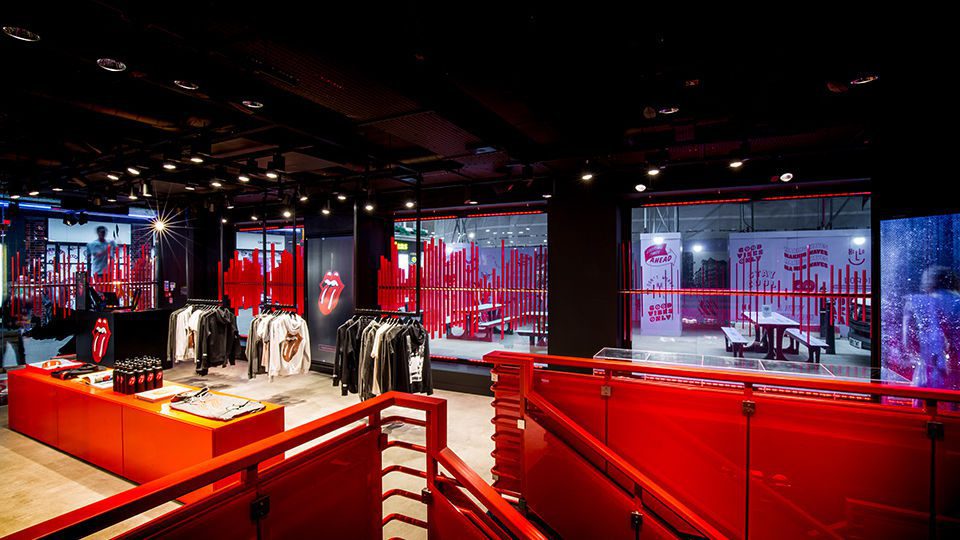 The store’s windows feature a world first soundwave installation, taken from the opening to the 1966 hit track “Paint It Black.” The audio of the beginning of the  song is visualised as a soundwave and reinterpreted into a striking red metal sculpture.