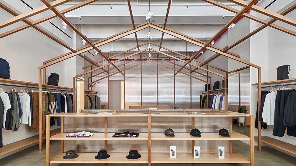 nanamica hopes that the high-level mix of fashion and functionality will become a standard for people of all different countries, and they would like to express the brand world along with the message “ONE OCEAN, ALL LANDS” (the ocean is one and the world is connected) from New York to the world.