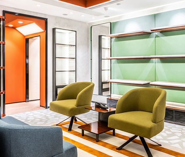 The concept creates a store marrying modern aesthetics and functionality with classical elegance and comfort, as well as the interplay of lines and materials.