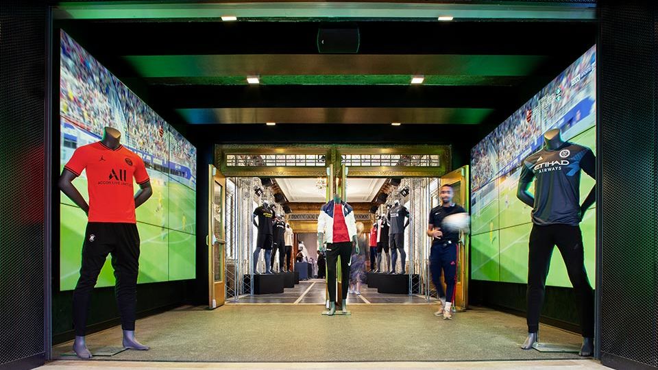 Pele Soccer – the World’s Greatest Soccer Store, has made its New York debut at Times Square’s long-shuttered Embassy Theatre. Carlton Architecture, working with Pele Soccer, developed the new retail space in this historic theater while maintaining its integrity and capturing Pele’s essence.