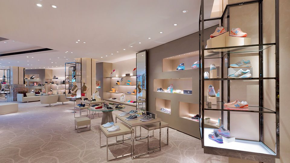 A panoramic curved wall features multi-branding women’s shoes.