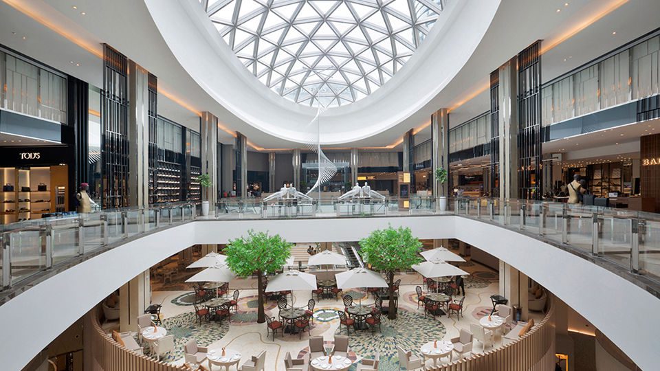 A food & beverage offering on a mezzanine between the women’s fashion main floor and the men’s store on the second floor.