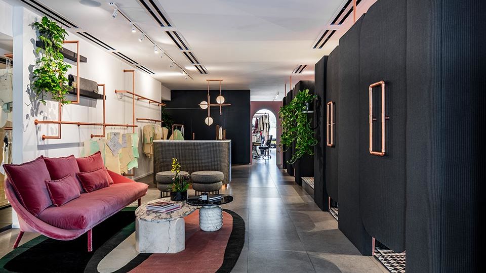 Tailor House owner Ashley Leimer wanted a space that would convey the feeling of old days on Savile Row, while also having a modern palette and aesthetic, evoking glamour and style. She turned to Samantha Gallacher and Renata Vasconez of IG Workshop to bring that vision to life.