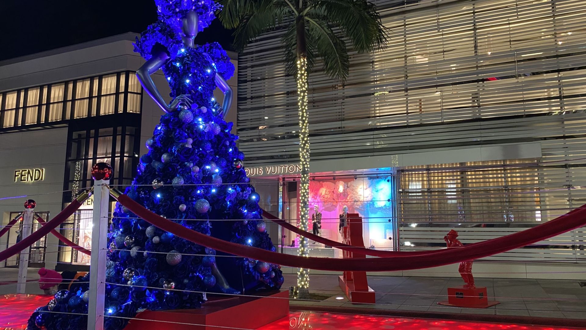 The City of Beverly Hills’ “Holiday Glamour on Rodeo” installation was selected as the PAVE People’s Choice Award winner, determined by voting with a donation to PAVE.