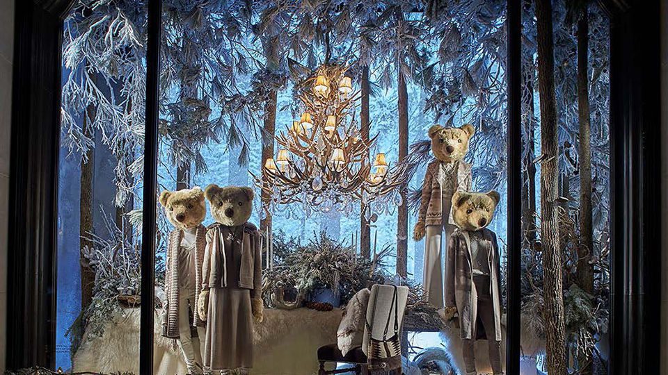 Elegant styling highlights this charming winter scenes.