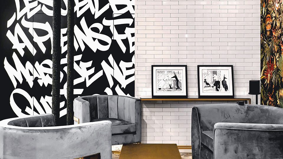 Designed by Thierry Lasry himself, the 800-sq.-ft. space bears the imprint of Thierry Lasry’s values and embodies the brand’s modern and avant-garde aesthetic. The interior finishes consist of fundamental details, including two framed drawings by artist Alejandro Cardenas.