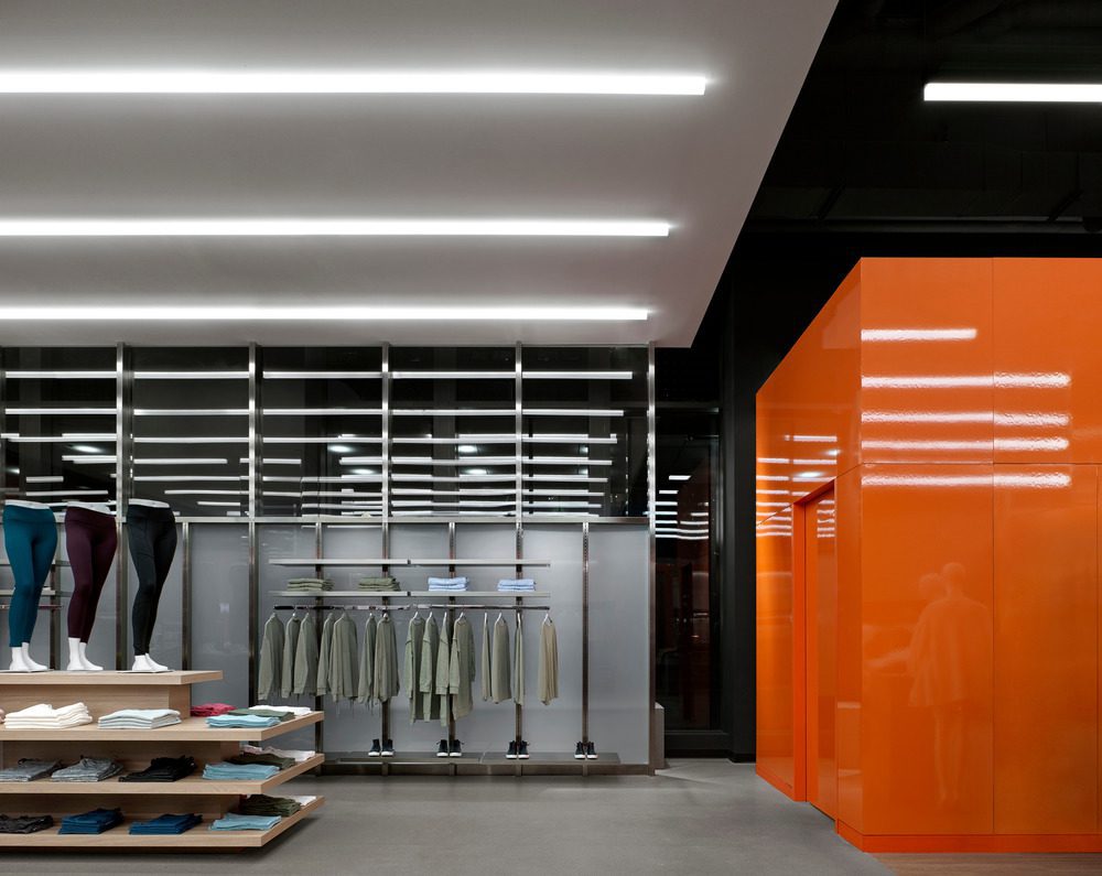 Bold Colors and Shapes Define the New Joe Fresh Flagship in Toronto, slide 1