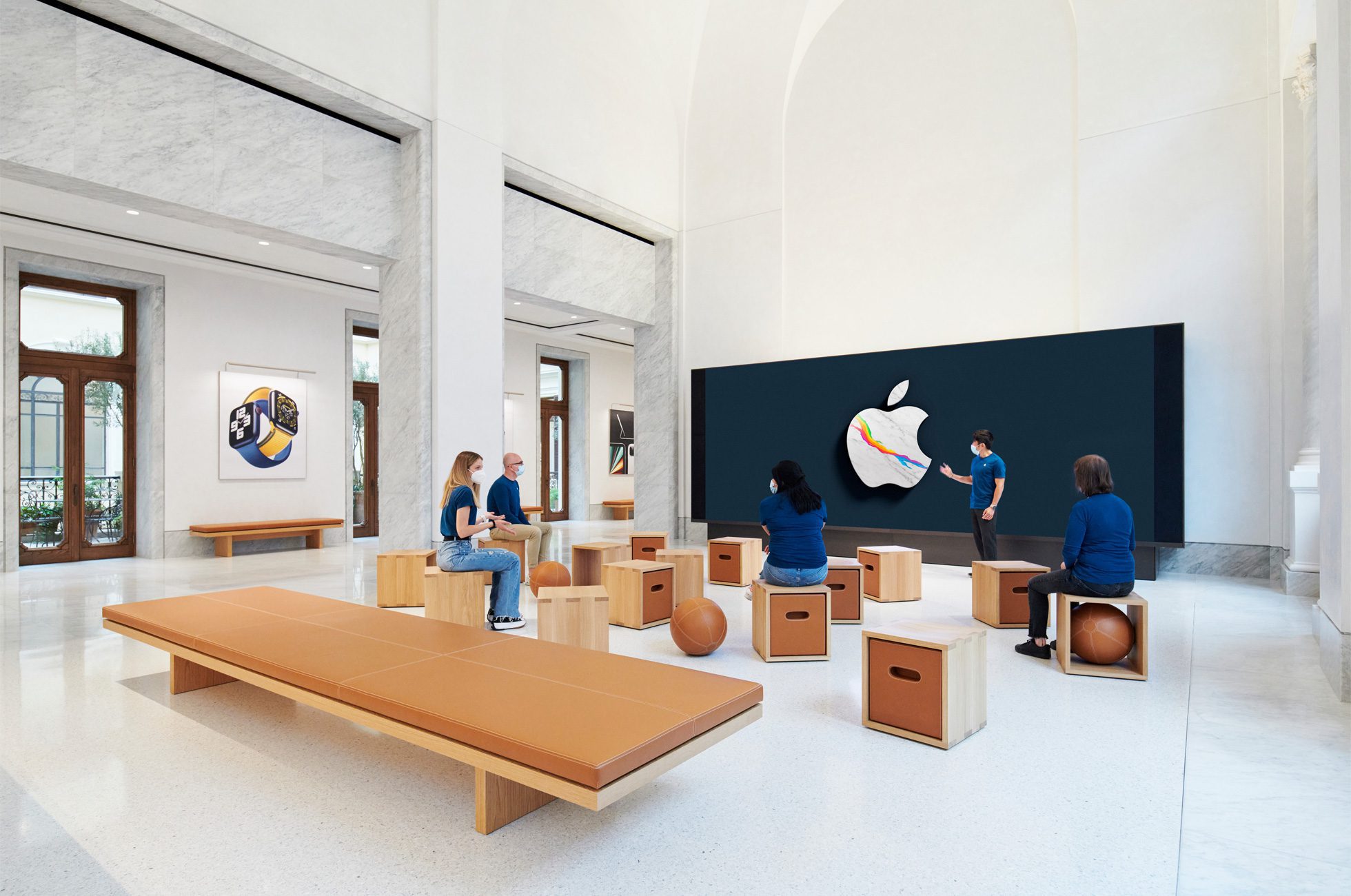 Apple Via del Corso Store Debuts in Rome, slide 4