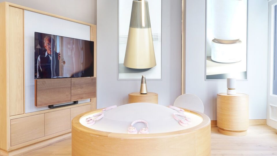 Unique design features include dramatic magnetic track lighting, which includes linear and spotlighting.