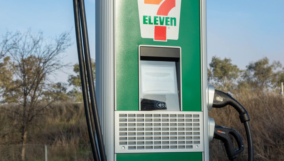 Shocking News 7Eleven Plans to Install 500 Electric Vehicle Ports
