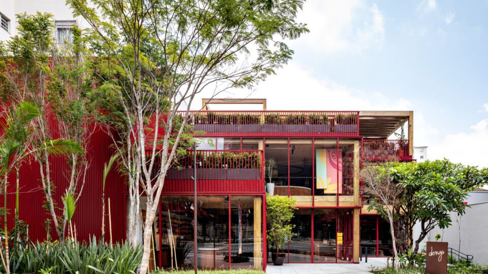 The front garden is connected to the street through a walkway crossing, which expands the sidewalk. The volume is filled with hollow wooden cubes that both verticalize the building and convey the idea of permeability and movement, made possible through some strategic subtractions at different spots on the façade.