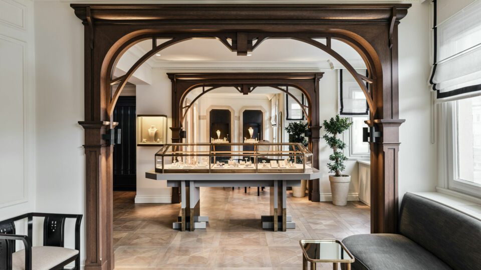 The showroom is accessed through the main door of the apartment building and up a flight of stairs leading to the first floor. Once inside the impressive space, guests are greeted by a statement octagonal glass display unit with a bronze metal frame (custom-designed by Sanayi313 Architects) that sits in the center of the main jewelry showroom.