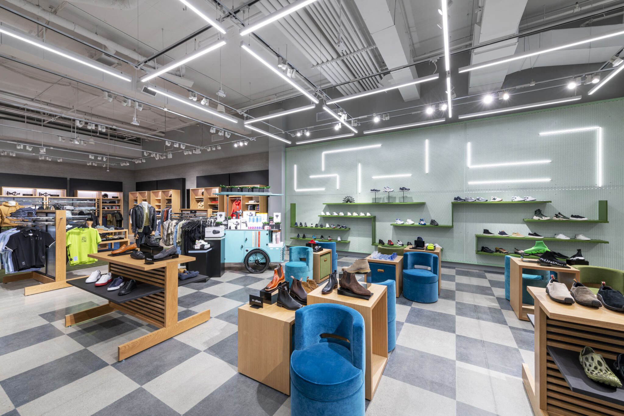 A Look Inside the First Bloomie’s Small-Format Store, slide 6