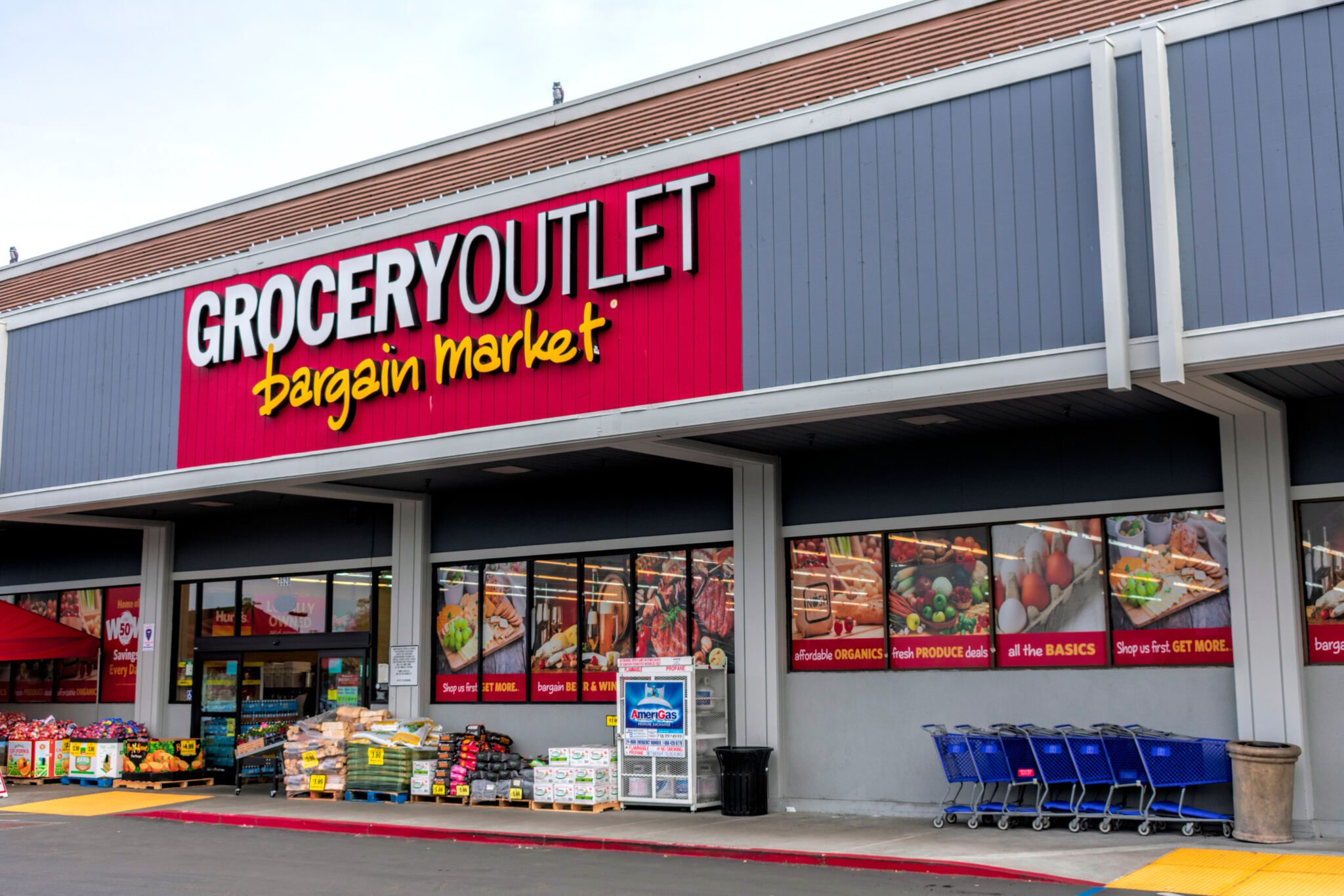 Grocery Outlet teams up with Uber for on-demand grocery delivery.