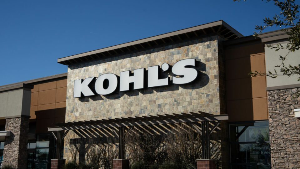 Kohl's shareholders reelect the retailer's existing board despite the efforts of activist investor Macellum.