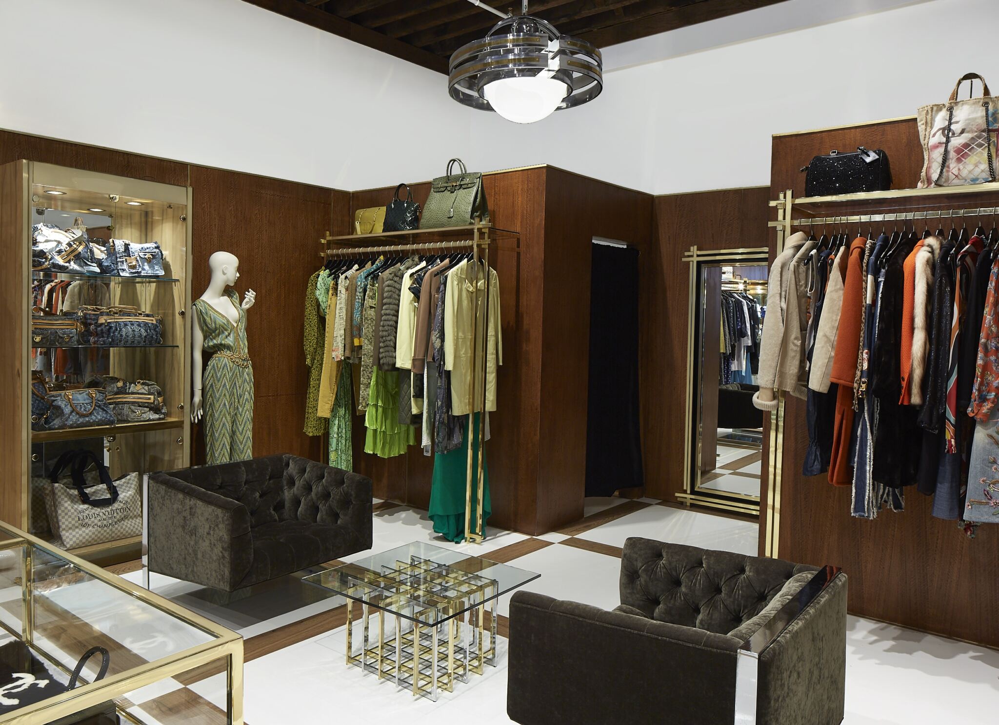 At What Goes Around Comes Around, Store Designs Reflect Founders' Passion  for Luxury Vintage Resale - Retail TouchPoints