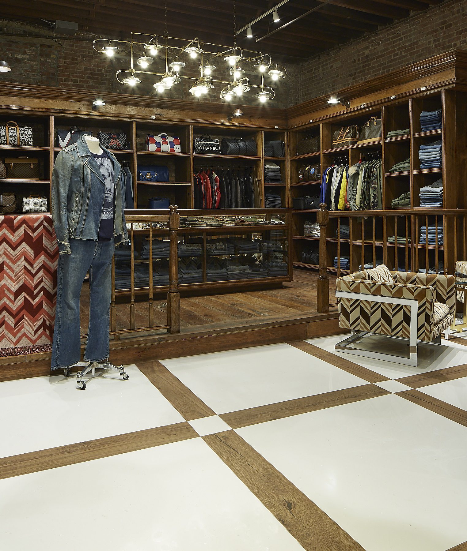 At What Goes Around Comes Around, Store Designs Reflect Founders' Passion  for Luxury Vintage Resale - Retail TouchPoints