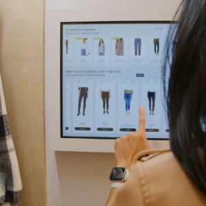 Amazon Style’s Digitally Powered Brick-and-Mortar Experience Blends Human Touch With AI Sales Support