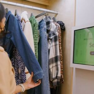 Amazon Style’s Digitally Powered Brick-and-Mortar Experience Blends Human Touch With AI Sales Support