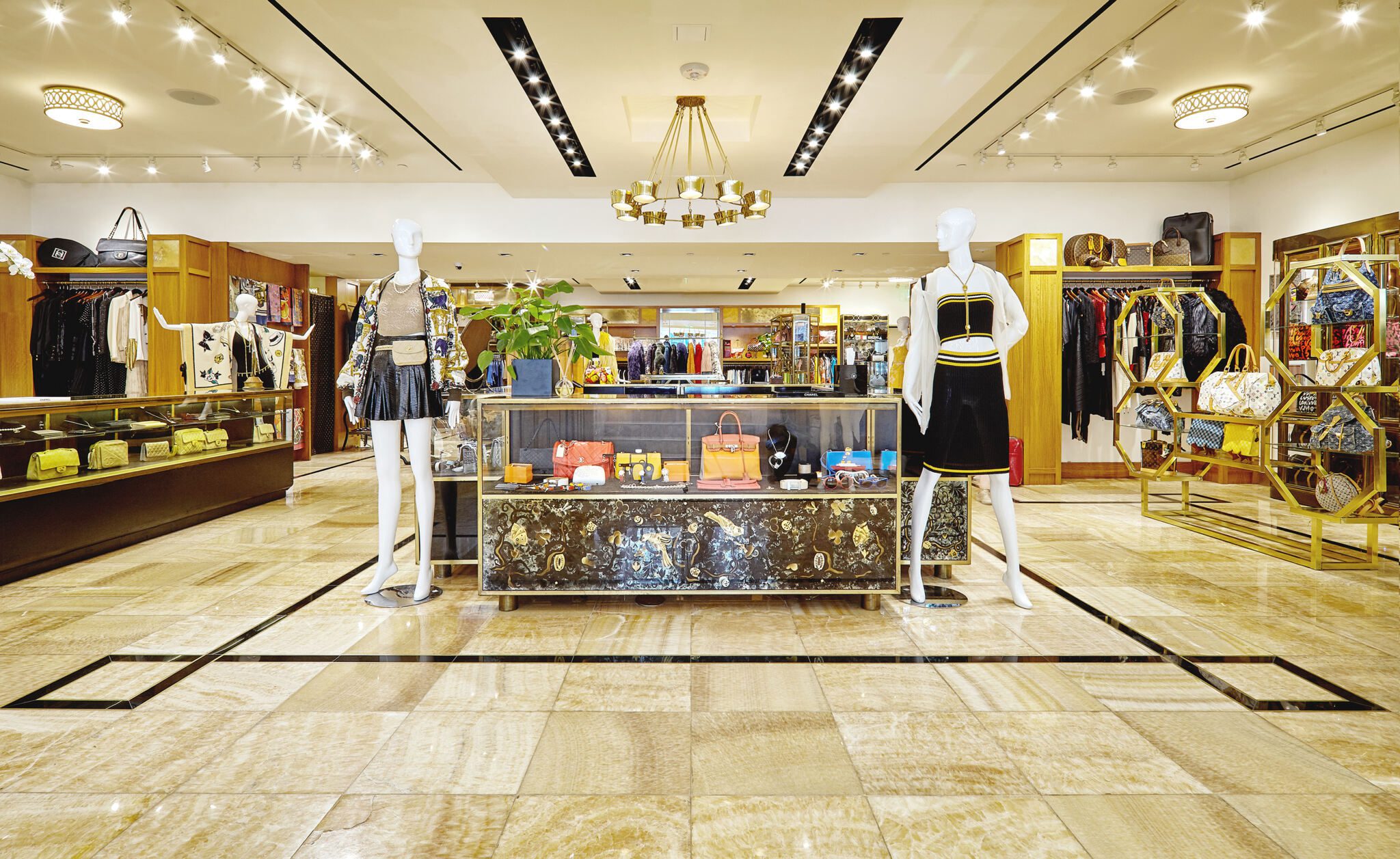 At What Goes Around Comes Around, Store Designs Reflect Founders' Passion  for Luxury Vintage Resale - Retail TouchPoints