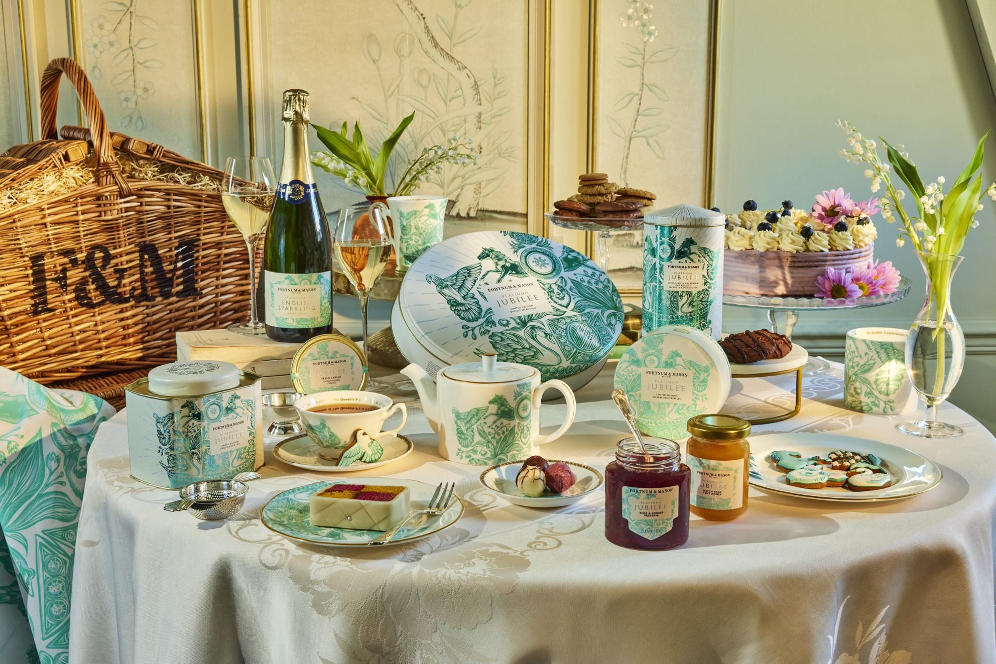 FORTNUM&MASON木箱 東京弁護士会べんとらー映るスマホにてsize参照 FORTNUM&MASON木箱 東京弁護士会べんとらー映るスマホにてsize参照