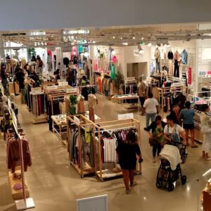Amazon Style’s Digitally Powered Brick-and-Mortar Experience Blends Human Touch With AI Sales Support