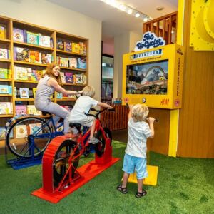 H&M and CAMP Promote Sustainability Through an Interactive Experience in NYC