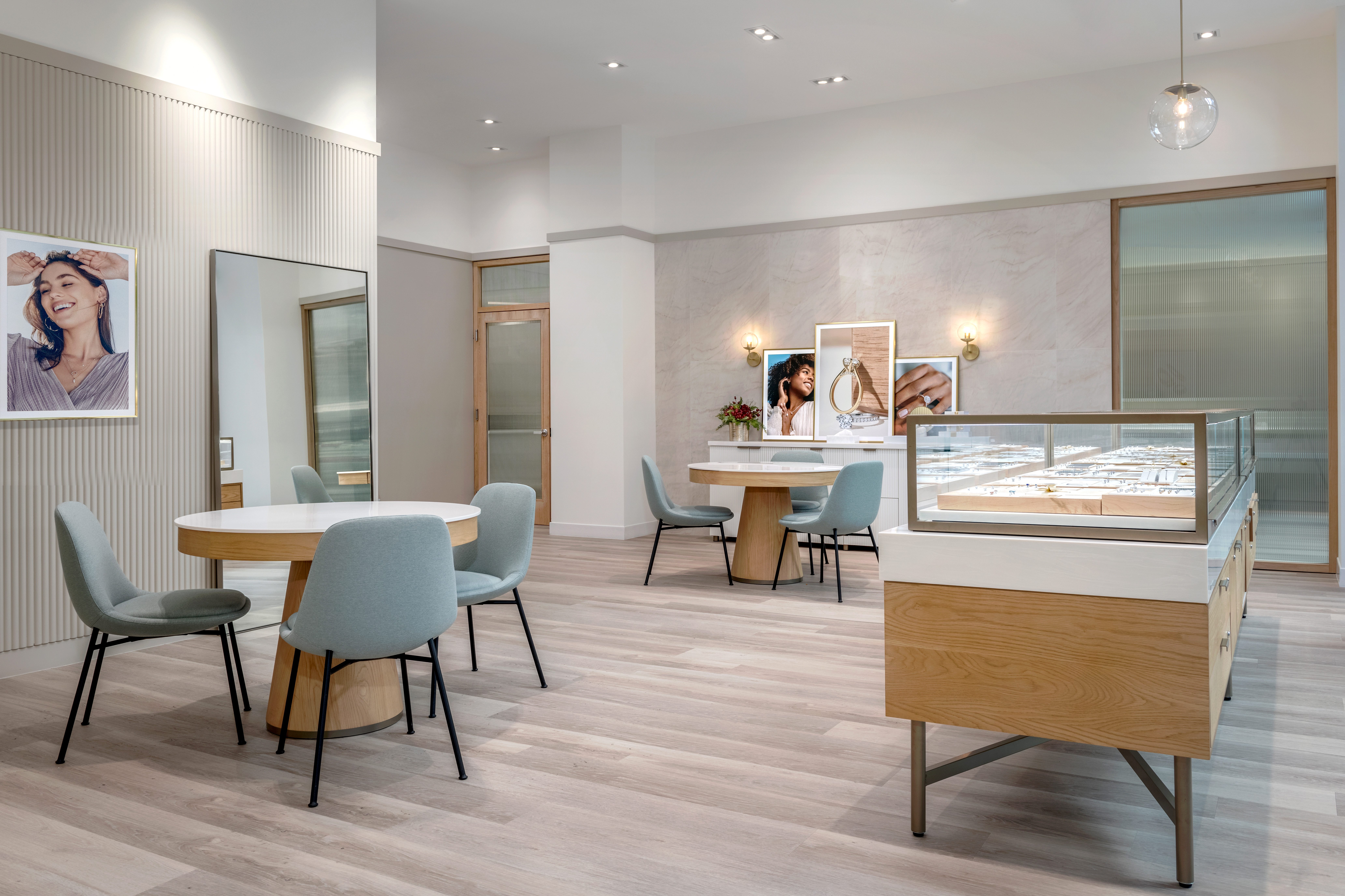 The store experience for Brilliant Earth is designed to make shoppers feel at home. The interior of the Scottsdale, Arizona, location, with a jewelry display case and table with chairs.