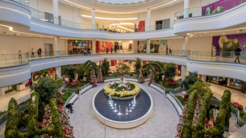 American Dream Mall Christmas Shopping Tour: Footwear, Apparel Sales –  Footwear News