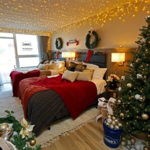 Lowe’s Creates a Shoppable Holiday ‘Home’ for Stranded Travelers this Thanksgiving Eve