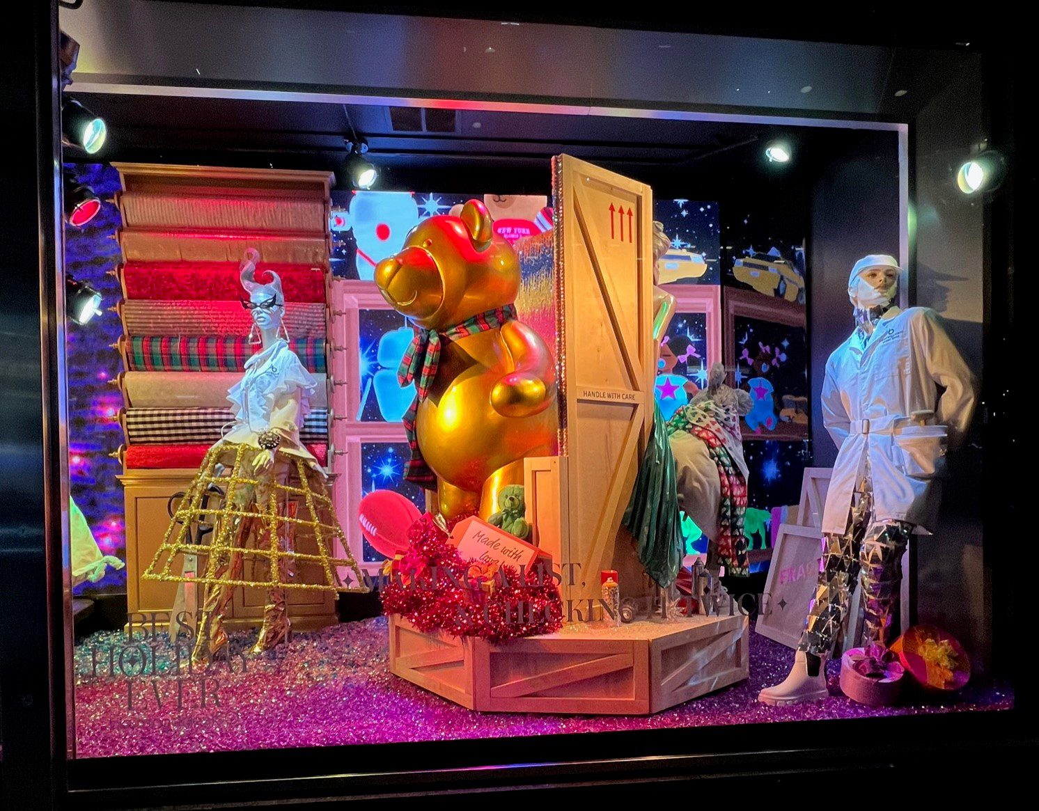 Christmas 2022 sDisplays  TDF - Store Windows of the World