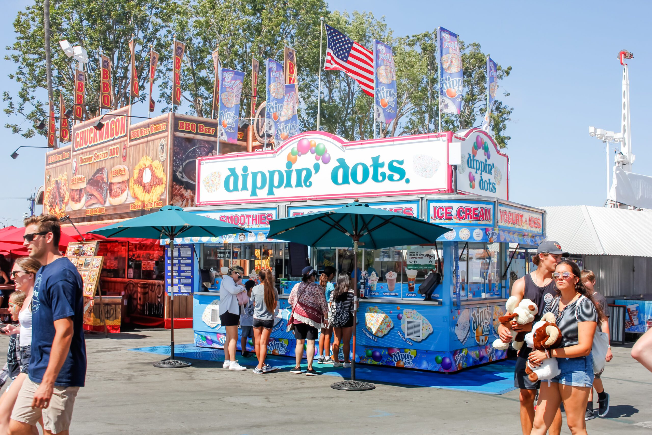 WE FOUND A DIPPIN' DOTS ICE CREAM VENDING MACHINE! 