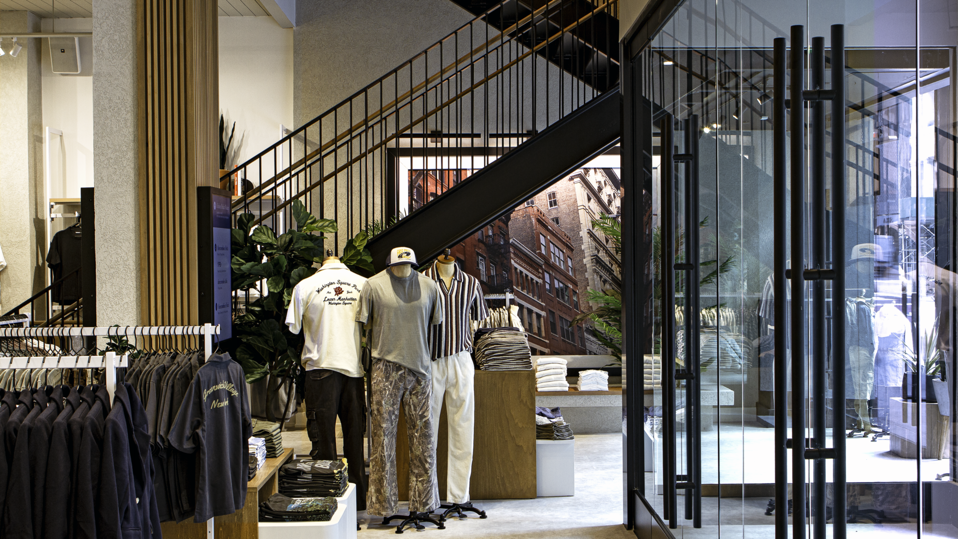 Abercrombie & Fitch has opened its new flagship store on Manhattan’s 5th Avenue.