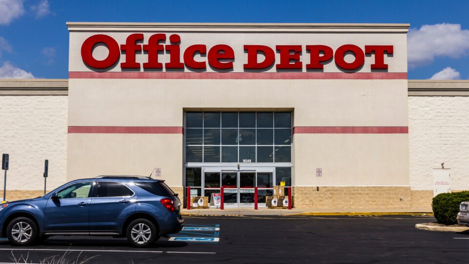 Using Zebra technology, Office Depot has been able to improve store efficiency and performance by supporting both managers and employees.