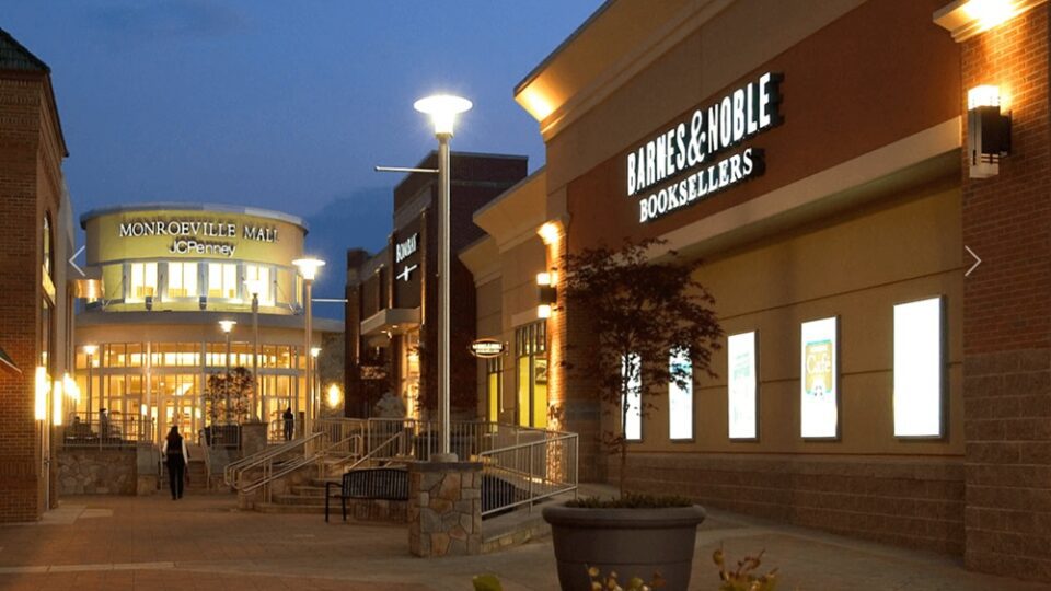 Image of the Monroeville Mall just bought by Walmart.