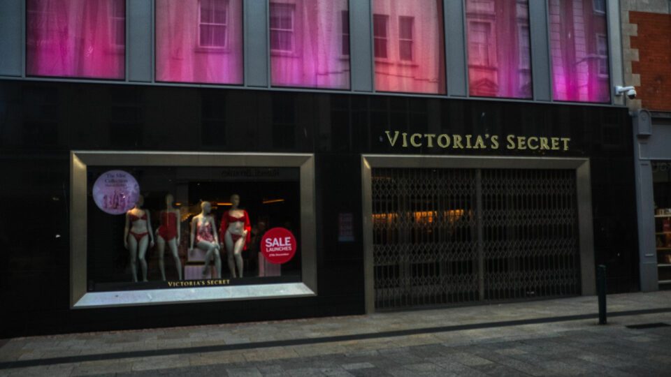 Victoria's Secret store front