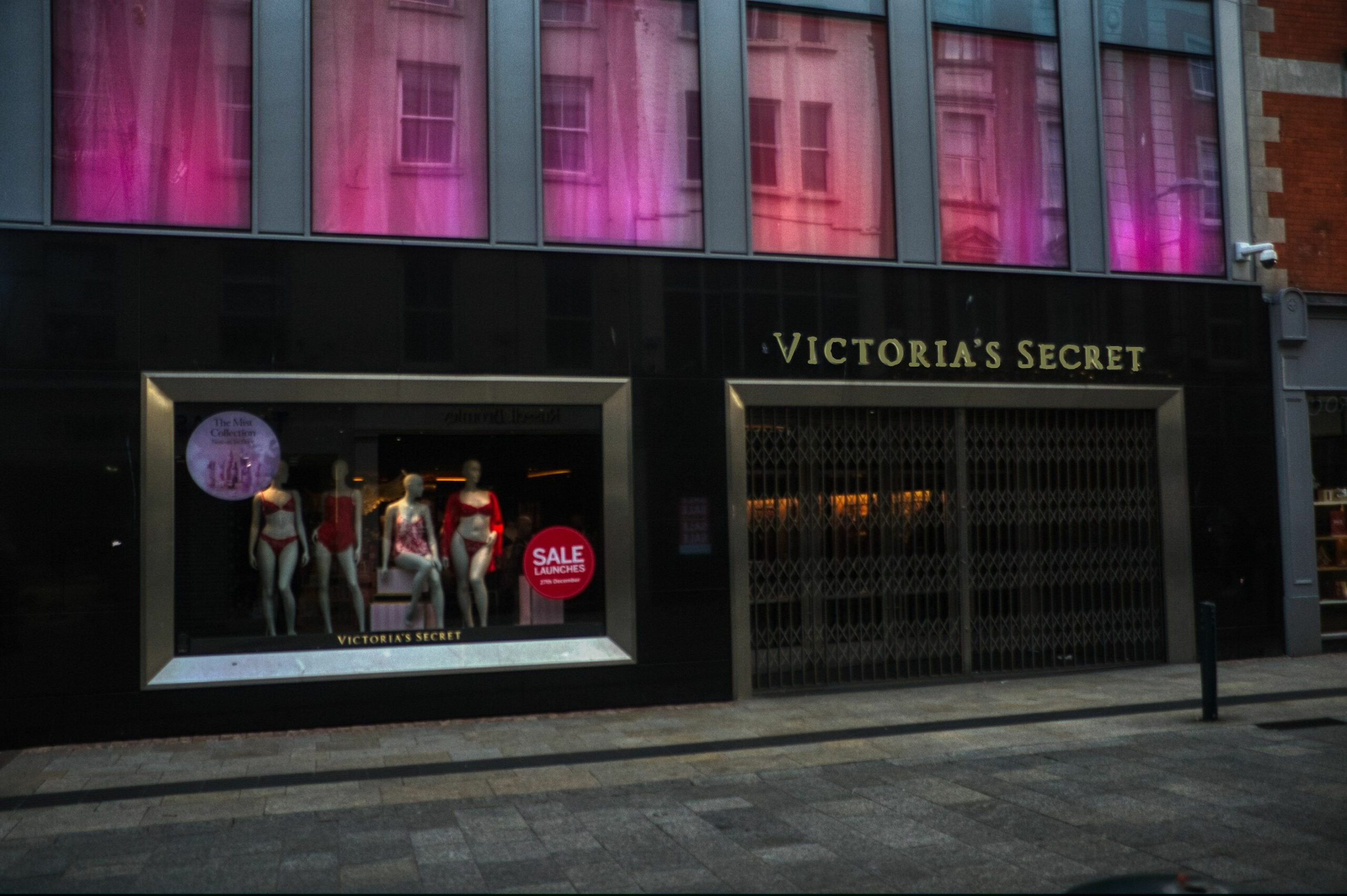 Victoria's Secret store front