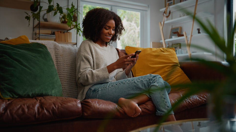 Woman shopping on her phone - is she using agentic commerce?
