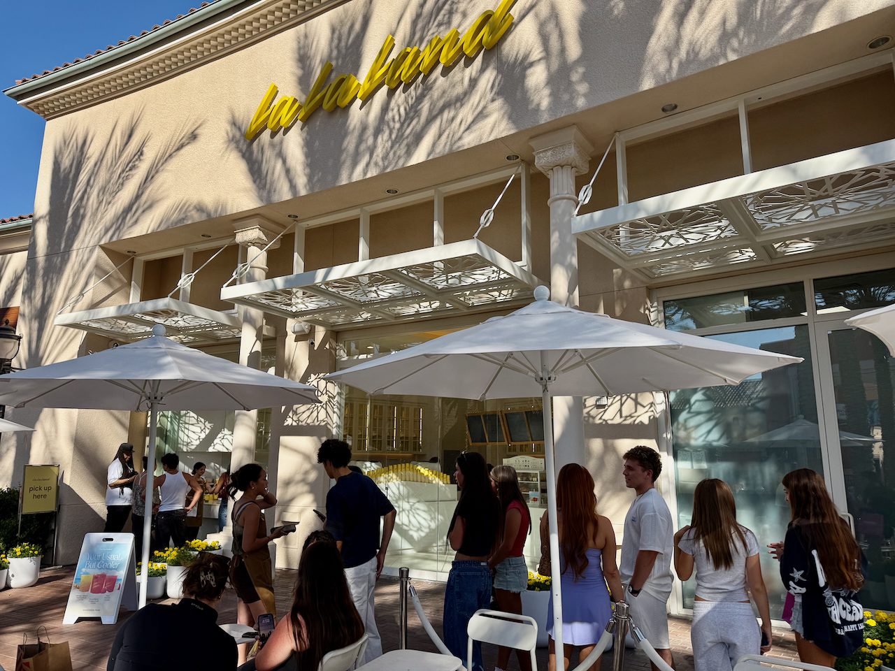 The line outside specialty drink shop La La Land at the Irvine Spectrum Center last week. Photo by Retail TouchPoints. 